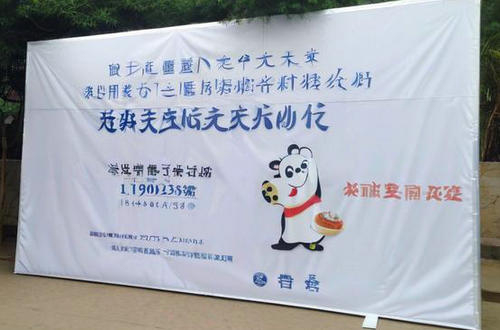 鄭州搭建木質背景板時如何確保施工質量和安全?